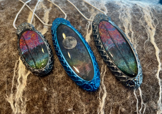 Resin Oval Pendants with Celtic Knots